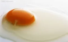 荷包蛋的蛋黄什么时候戳破才好？